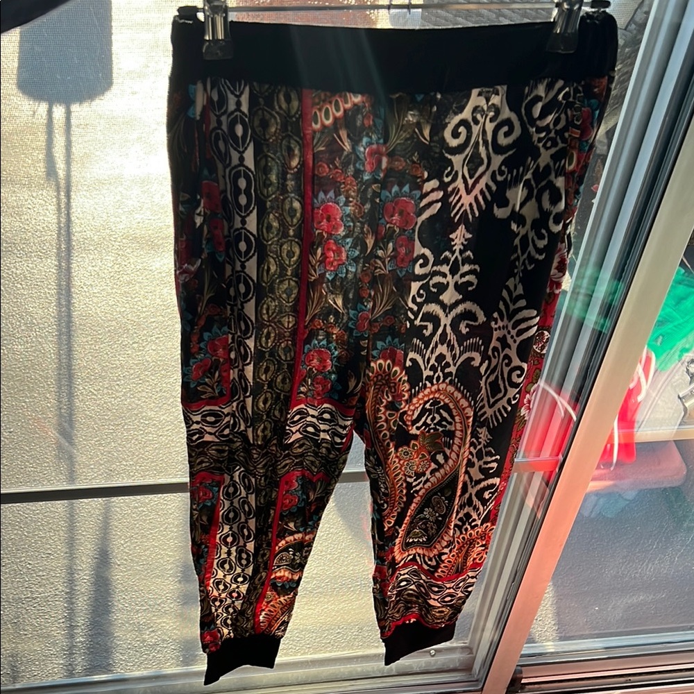 Floral Patterned Capris